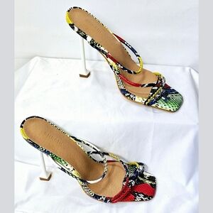 Size 8.5 Muticolored Snake Pattern Heel Sandals